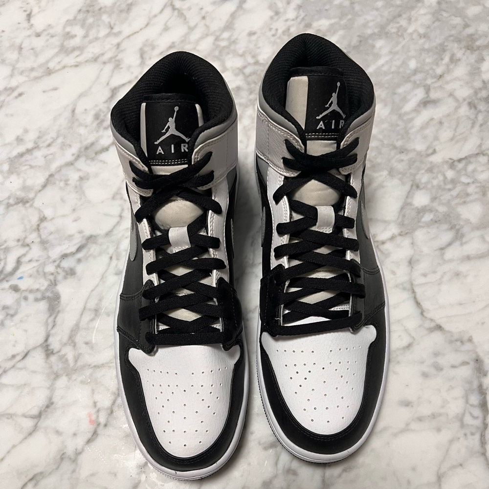 Never worn, Air Jordan 1 Mid White Shadow